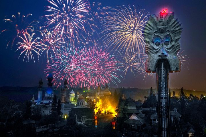 超夯!樂園45年首推「跨年派對」獨家限額搭大怒神、笑傲飛鷹高空浪漫賞煙火