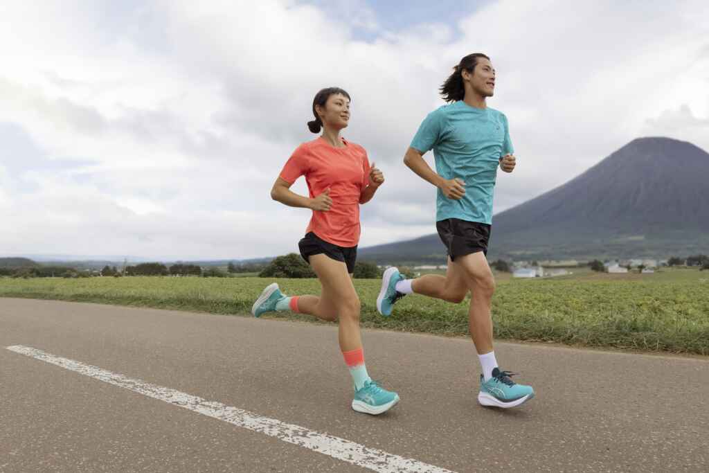 ▲專業運動品牌ASICS頂級緩震型跑鞋GEL-NIMBUS 27透氣緩震再升級2025年1月4日全台上市