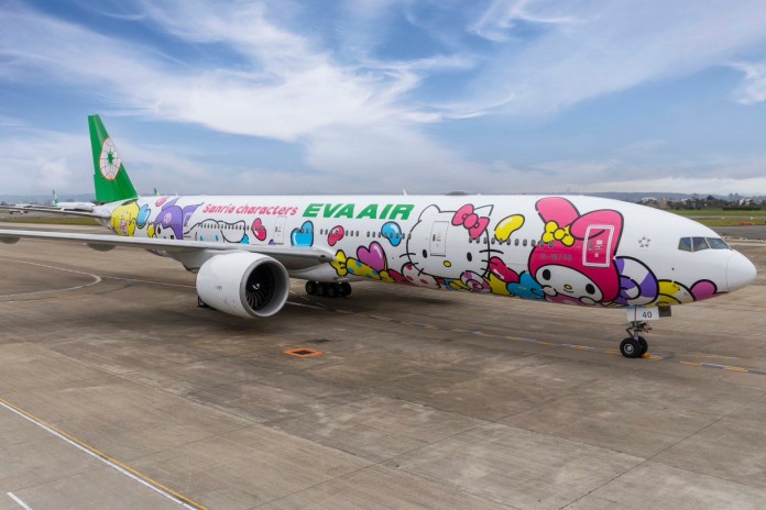 與三麗鷗明星暢遊花都 長榮航空Hello Kitty「糖果機」甜蜜亮相 65 S 83976220