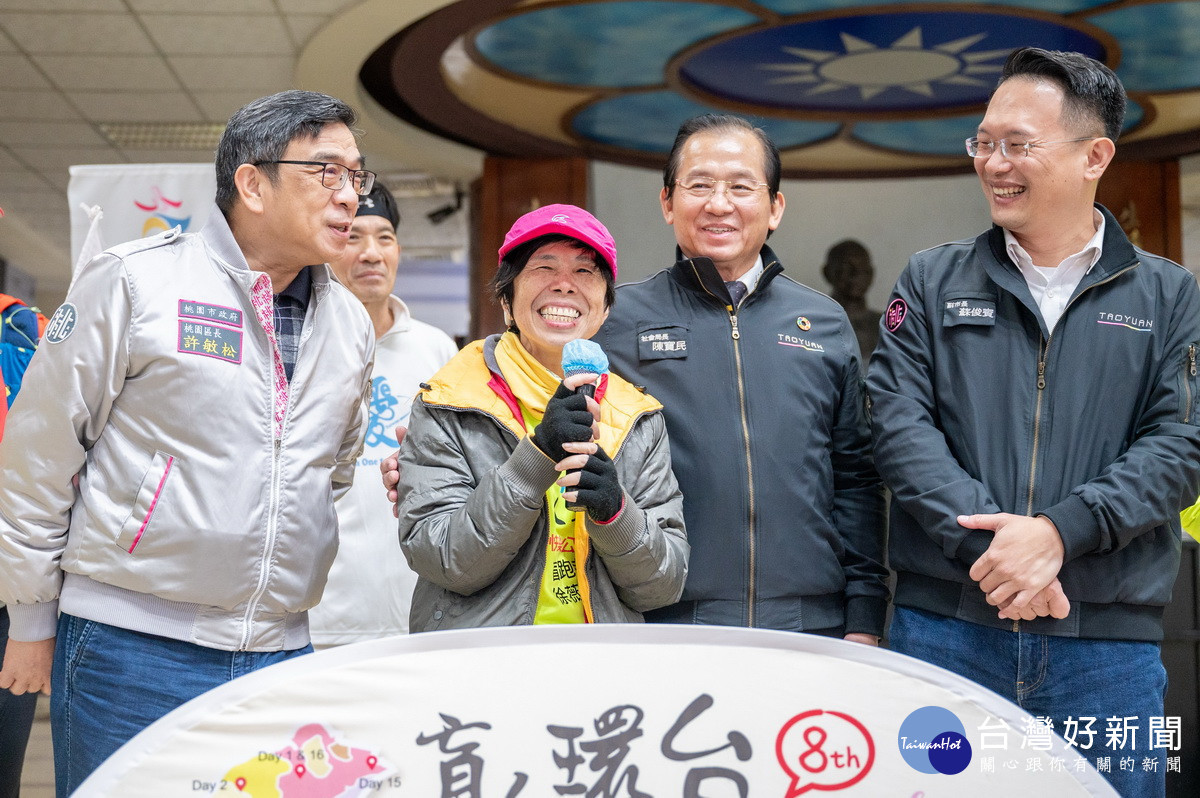 臺灣首位完成超馬 100 公里的女性視障跑者徐薇雅致詞。<br /><br />