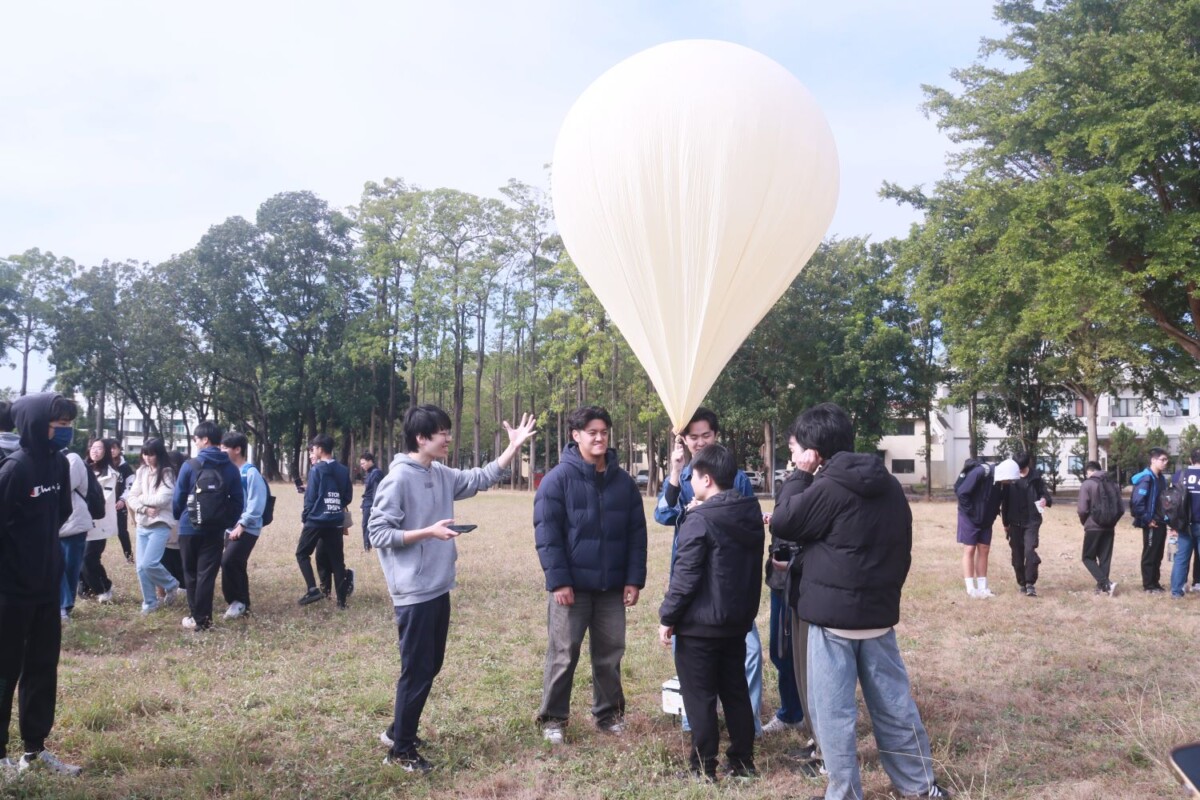 ▲探空氣球升空前準備任務繁瑣。（圖／記者陳彥霖翻攝）