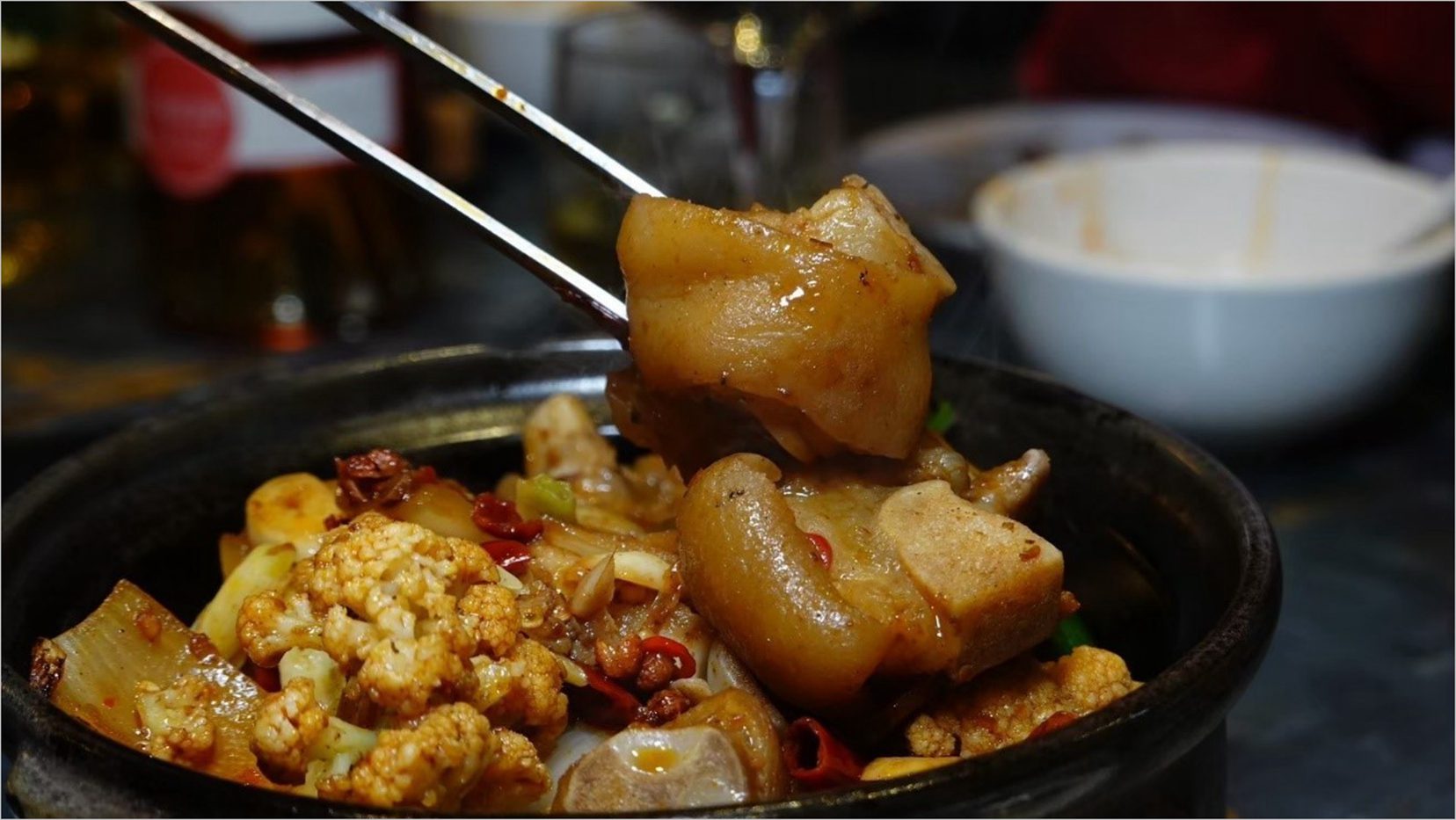 「老撈麻辣鍋」六年磨一鍋　湯底革新及私房料理吸引饕客