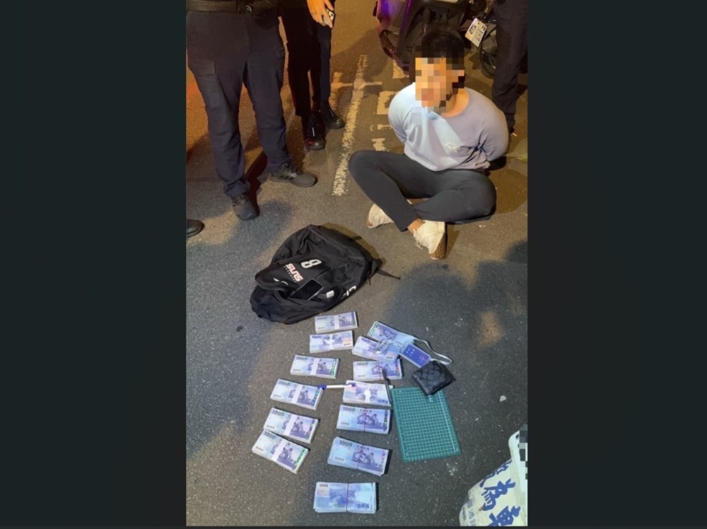 機車清點現金惹眼 巡邏警鷹眼識破詐騙逮21歲車手 203 cnews204241228a01