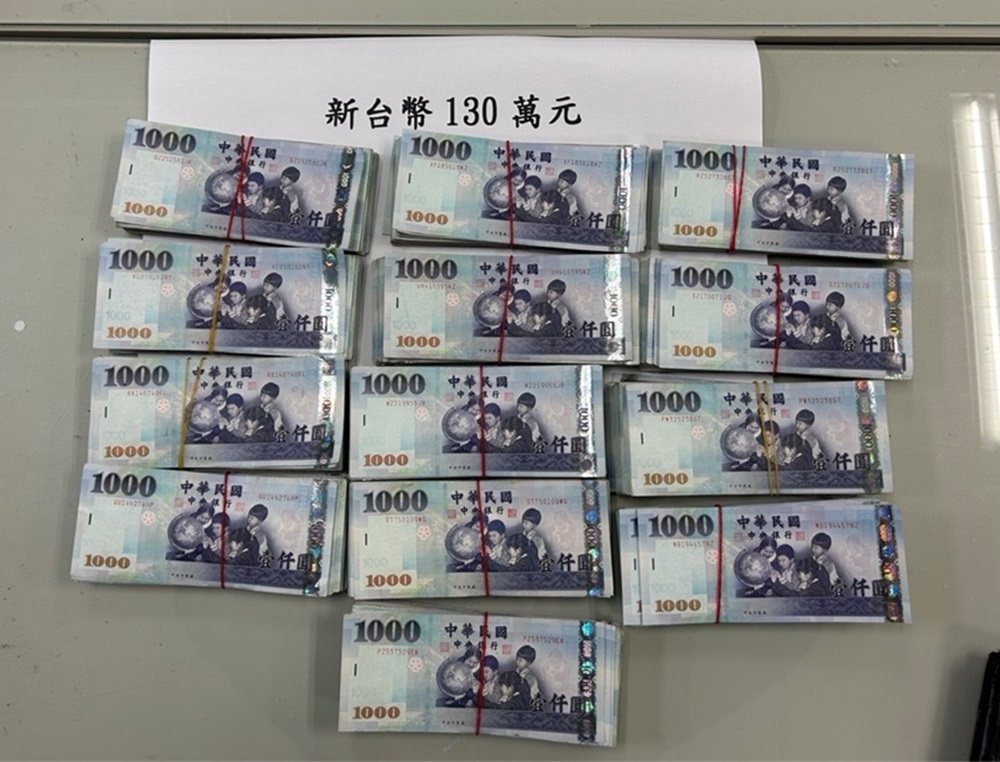 機車清點現金惹眼 巡邏警鷹眼識破詐騙逮21歲車手 204 cnews204241228a02