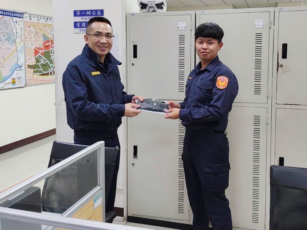 冷氣團報到 樹林警分局長送禦寒手套員警揪感心 205 cnews204241228a03