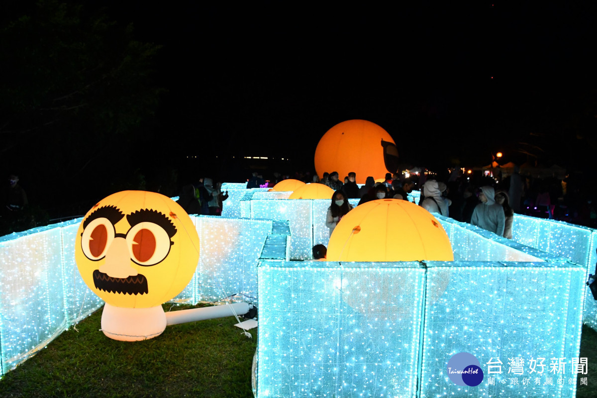 彰化月影燈季emoji樂園閃亮開燈了!圖/彰化縣政府提供