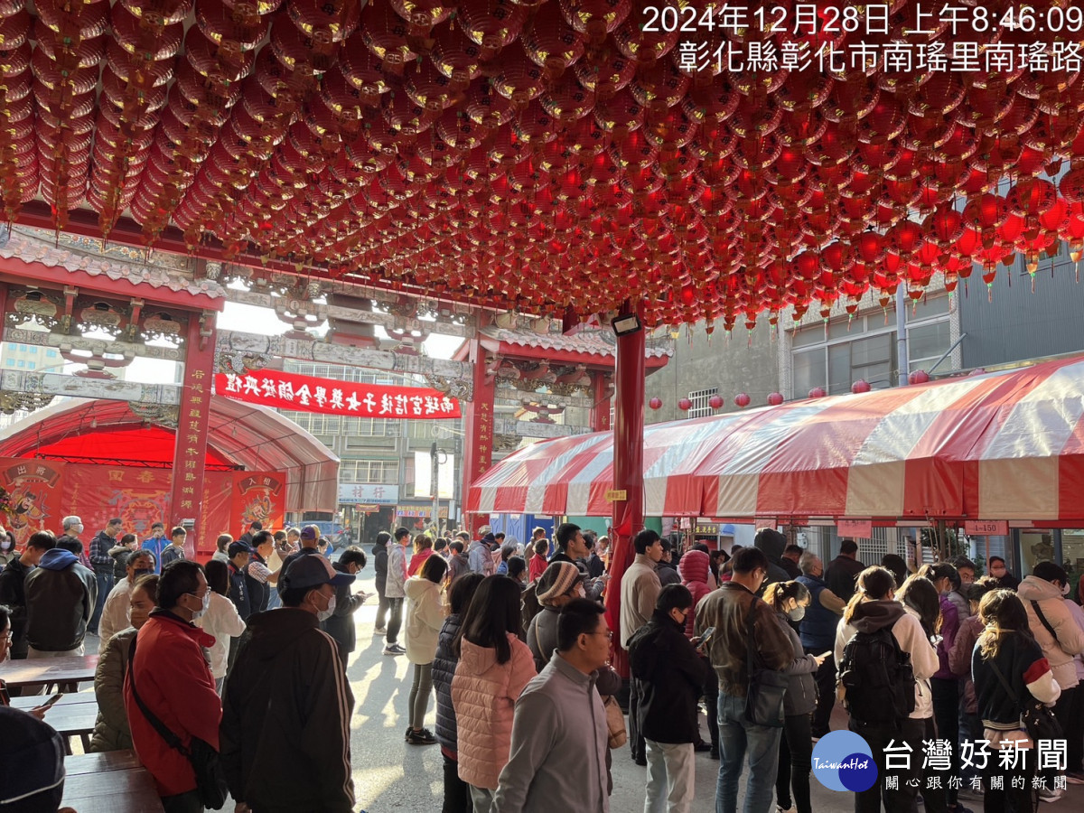 南瑤宮頒發媽祖信徒子女獎學金,彰化市長勉勵傳承慈悲精神。圖/記者鄧富珍攝
