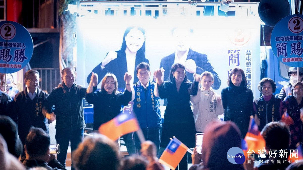 草屯區多位議員都出席相挺。(簡賜勝服務處提供)