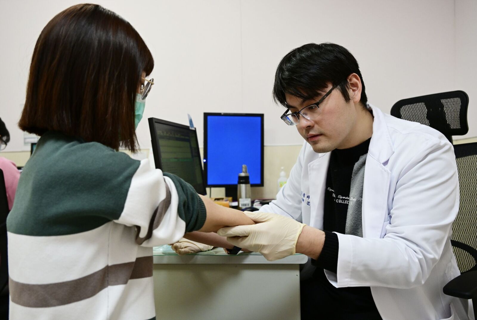 異位性皮膚搔癢抓出「苔蘚化」 醫授抗癢三招救膚 222 異位性皮膚搔癢抓出「苔蘚化」 醫授抗癢三招救膚 221