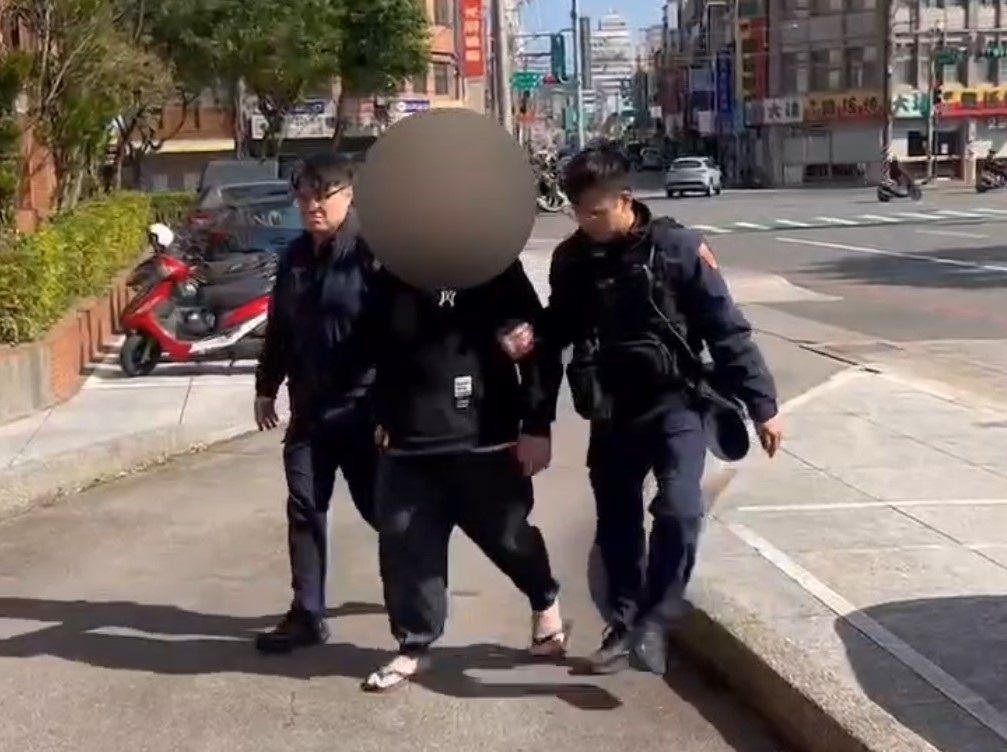 心情不好涉連續肇逃 警攔截圍捕國道逮48歲男 226 cnews204241229a02