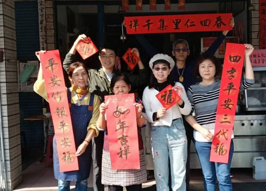 妙善聖堂攜手尚有麵店　妙善觀音金蛇獻瑞迎新年春聯大歡送