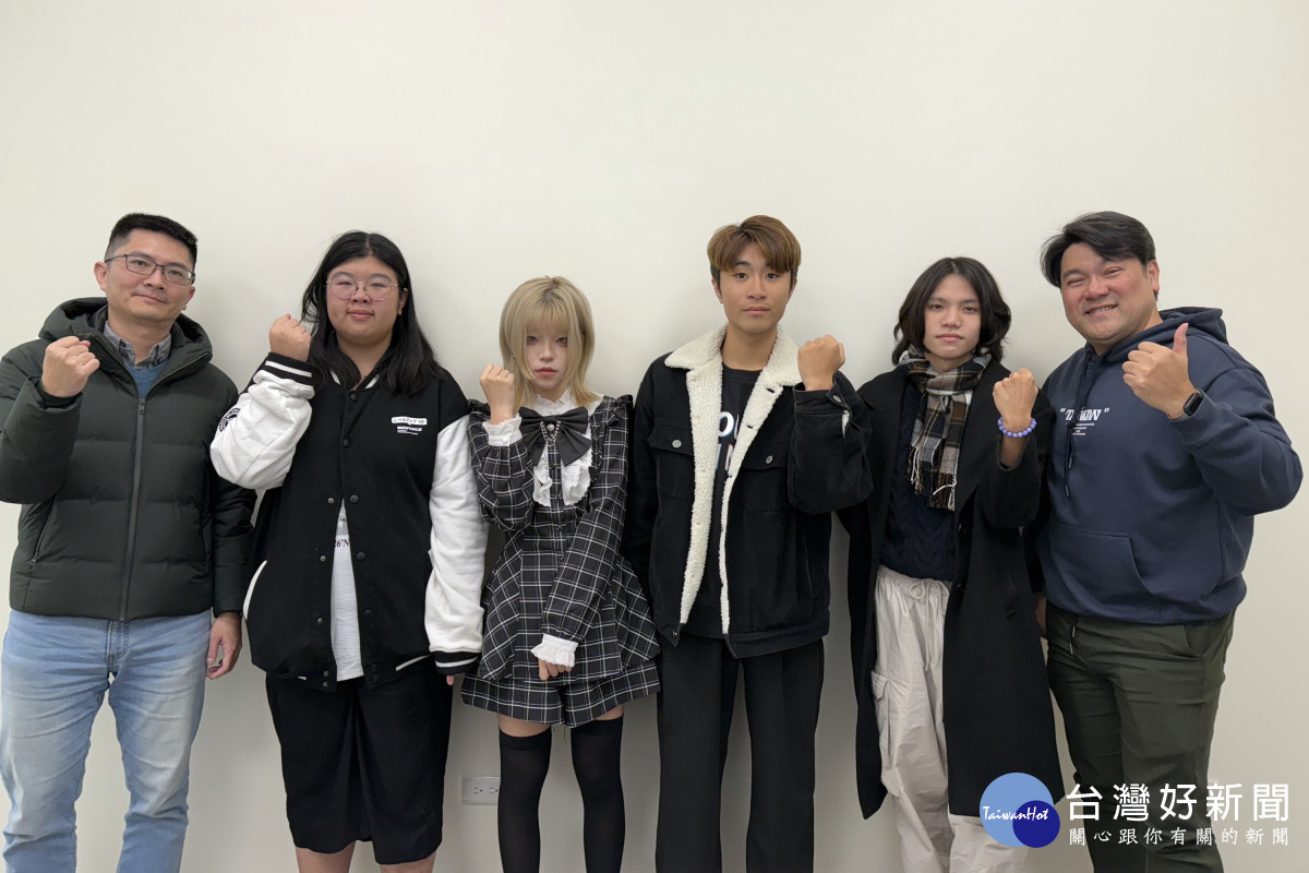 弘光科大多遊系學生囊括「多元專題製作計畫之新鮮人微專題競賽」海報組前三名。（弘光科大提供）