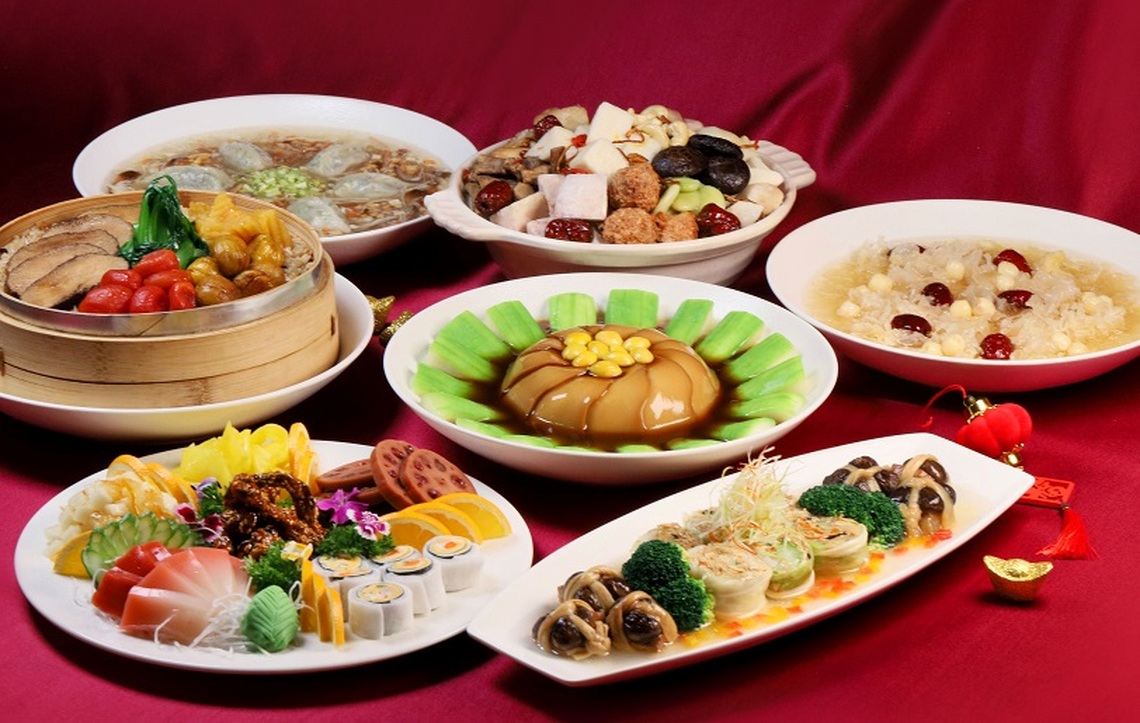 「蛇」舞春風迎新年 高雄飯店推年菜搶商機