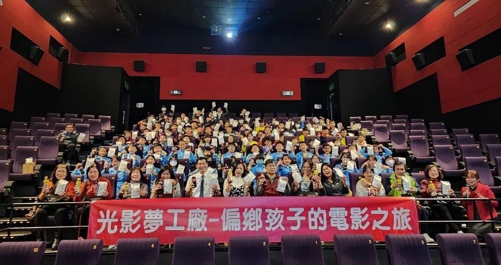 偏鄉孩子的電影之旅 「光影夢工廠」帶領學童走進大銀幕