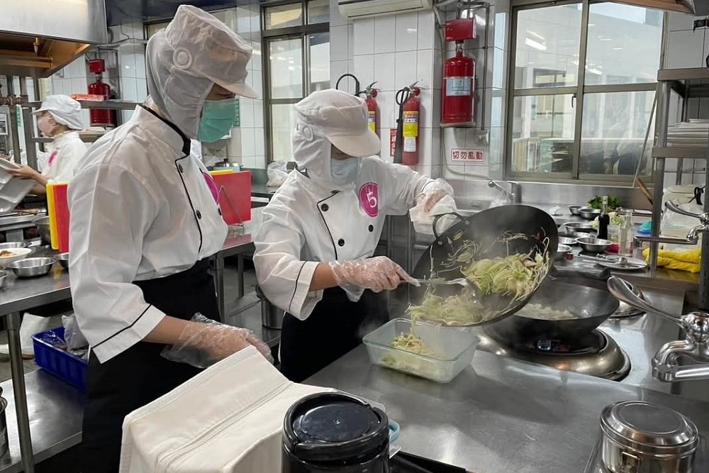 桃園在地食材結合創意廚藝　蘇俊賓推營養午餐廚神大賽 221