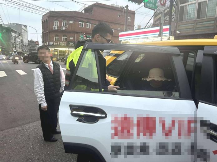 搭車報錯路遭趕下車 大園警暖心送高齡婦返家 67 318546 0