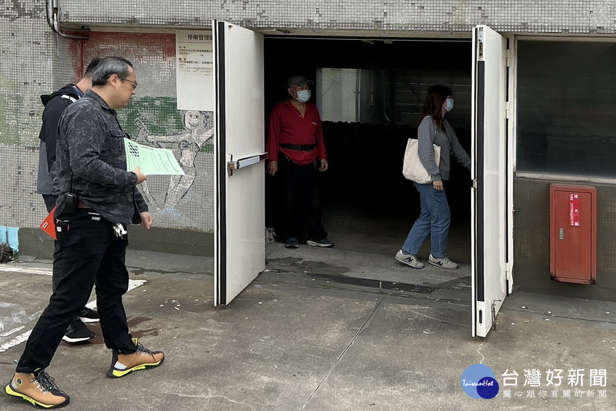 農曆春節前,桃園市政府完成百貨賣場公安稽查。
