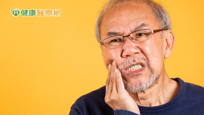 「末期齒列」難看更難吃　「新式植牙」當天換新牙、重拾健康
