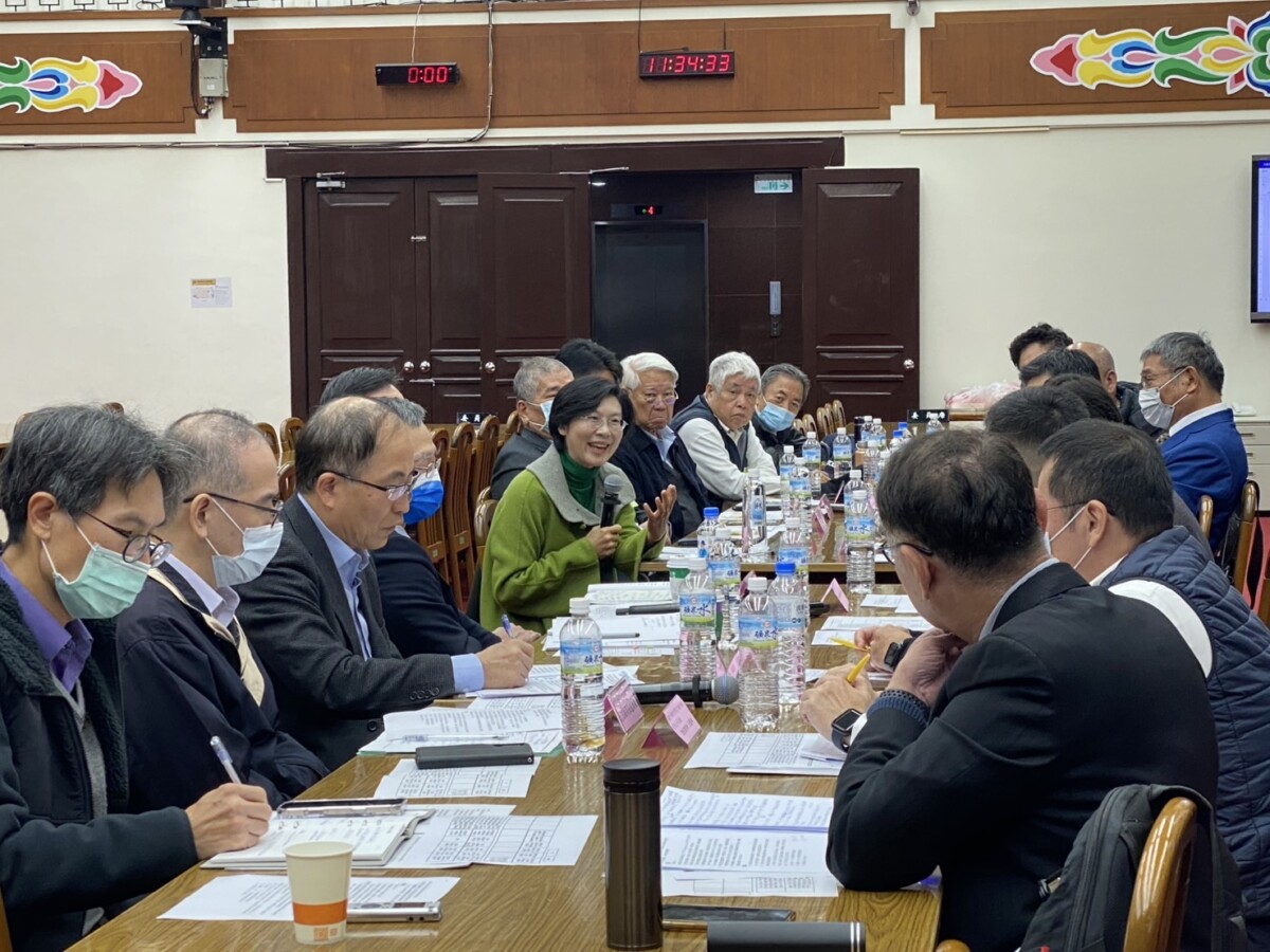 ▲圖 貨運業者聯合訴求改善港區作業與交通，立法委員林岱樺邀業者協商。（ 記者李安翻攝）