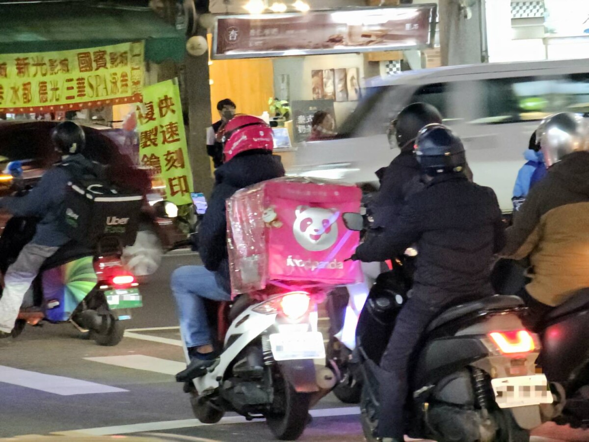 ▲114年台南市老舊機車汰換及新購電動二輪車擴大補助，最高補助可達34500元，還首創全國新增物流業者與淹水災損戶納入補助，並放寬一生一次限制。（圖／環保局提供）
