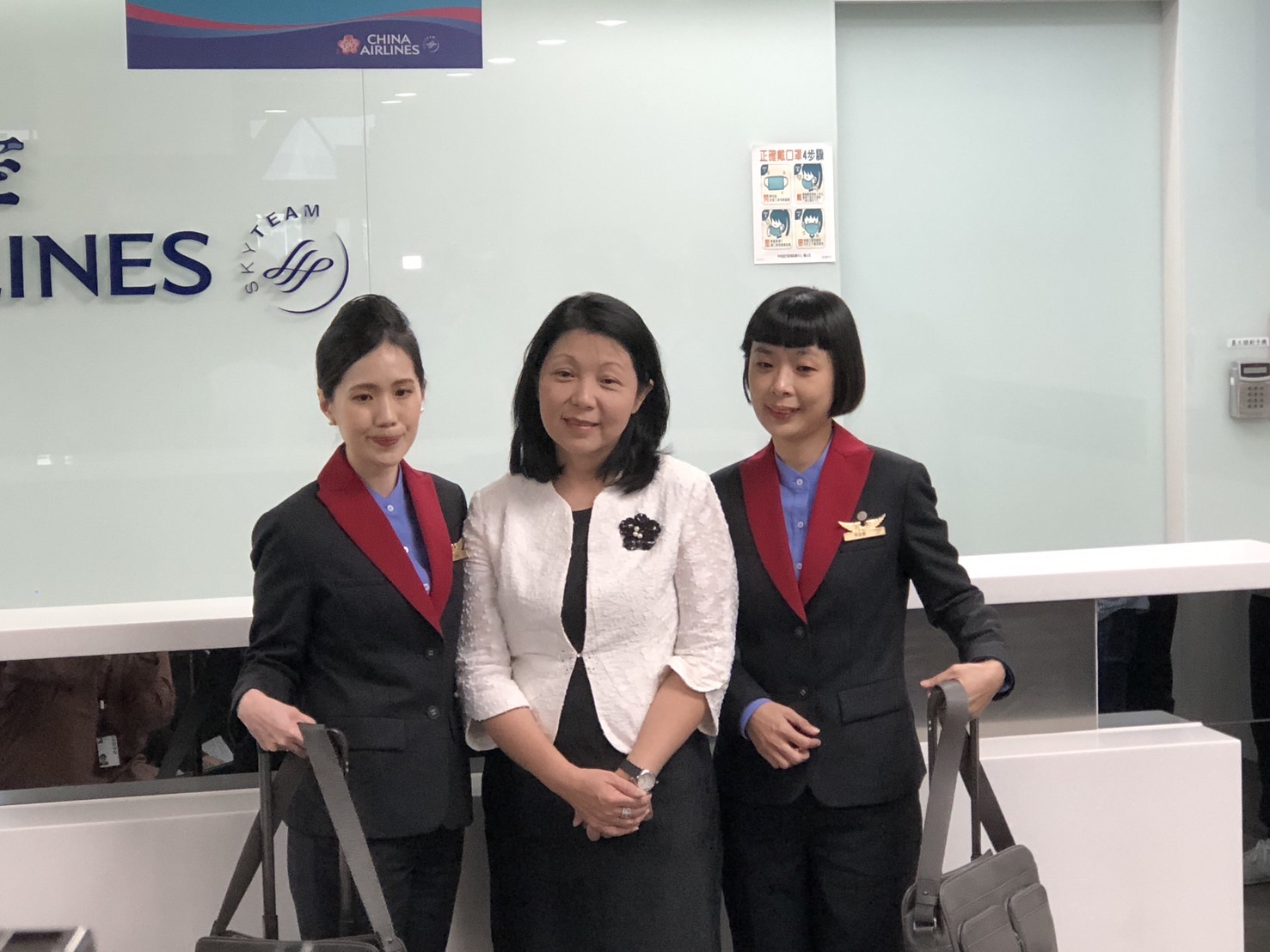 中華航空樹立職場性別平等里程碑 女性褲裝制服今日上線