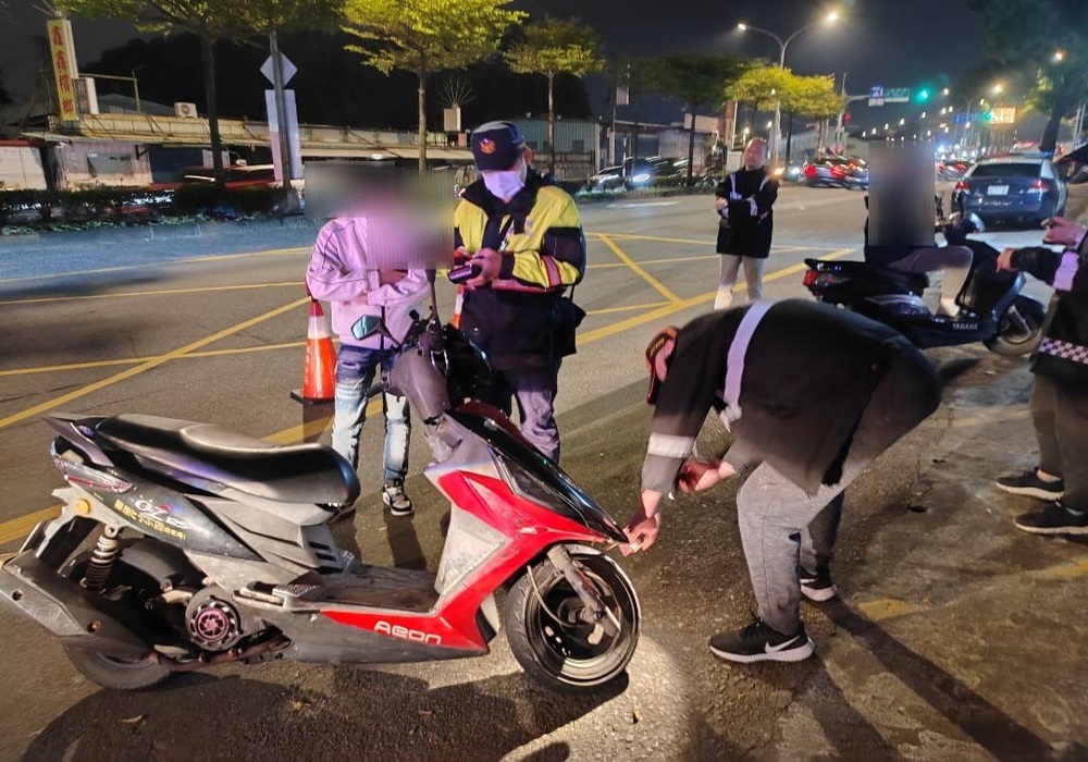 跨年不打烊 警監聯合稽查改裝車2小時告發20件 205 248240101a03