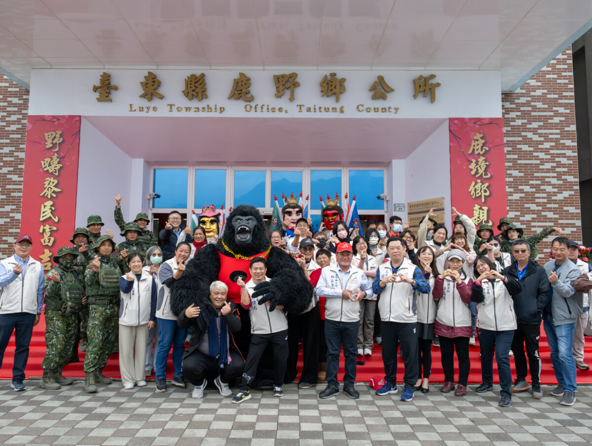 ▲國軍震撼戰技、三太子與黑猩猩舞動全場。