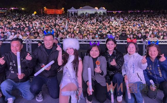 （有影片）／金蛇迎新春！蛇年燈會跨年狂歡　膨鼠森林公園逾2萬人揮別2024