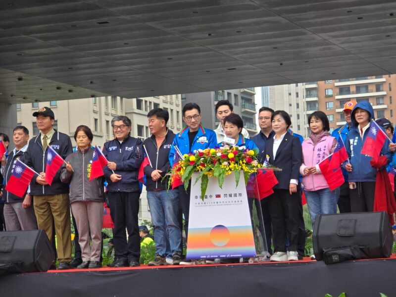 圖文:中市府114年元旦升旗 逾2萬人次HIGH跳台灣尚勇。