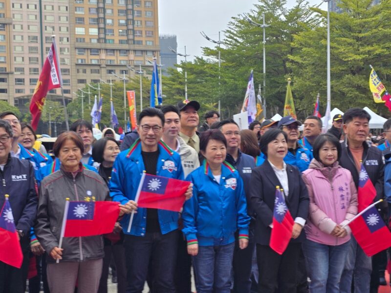 圖文:中市府114年元旦升旗 逾2萬人次HIGH跳台灣尚勇。