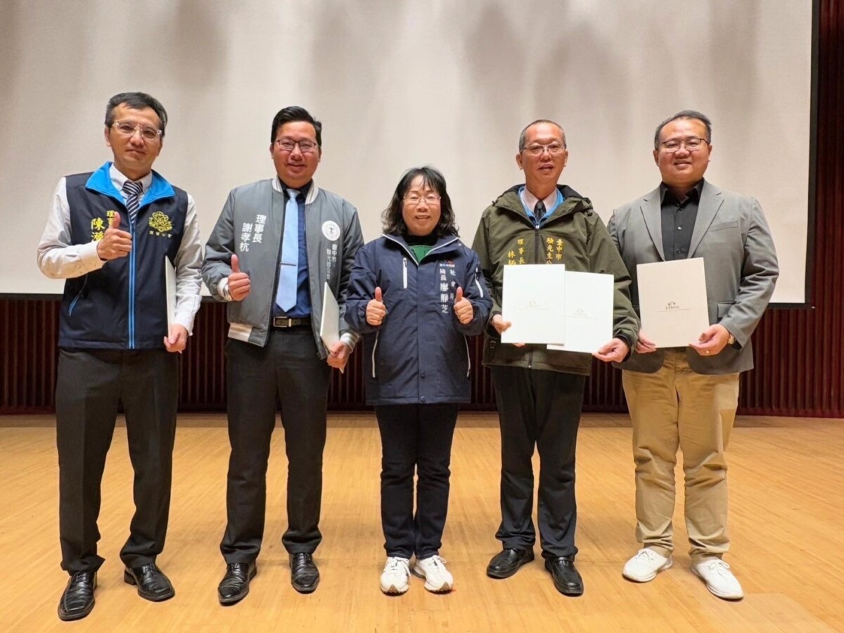 ▲社會局長廖靜芝感謝四大專業公會一齊守護長輩視力健康。(圖/台中市政府提供)