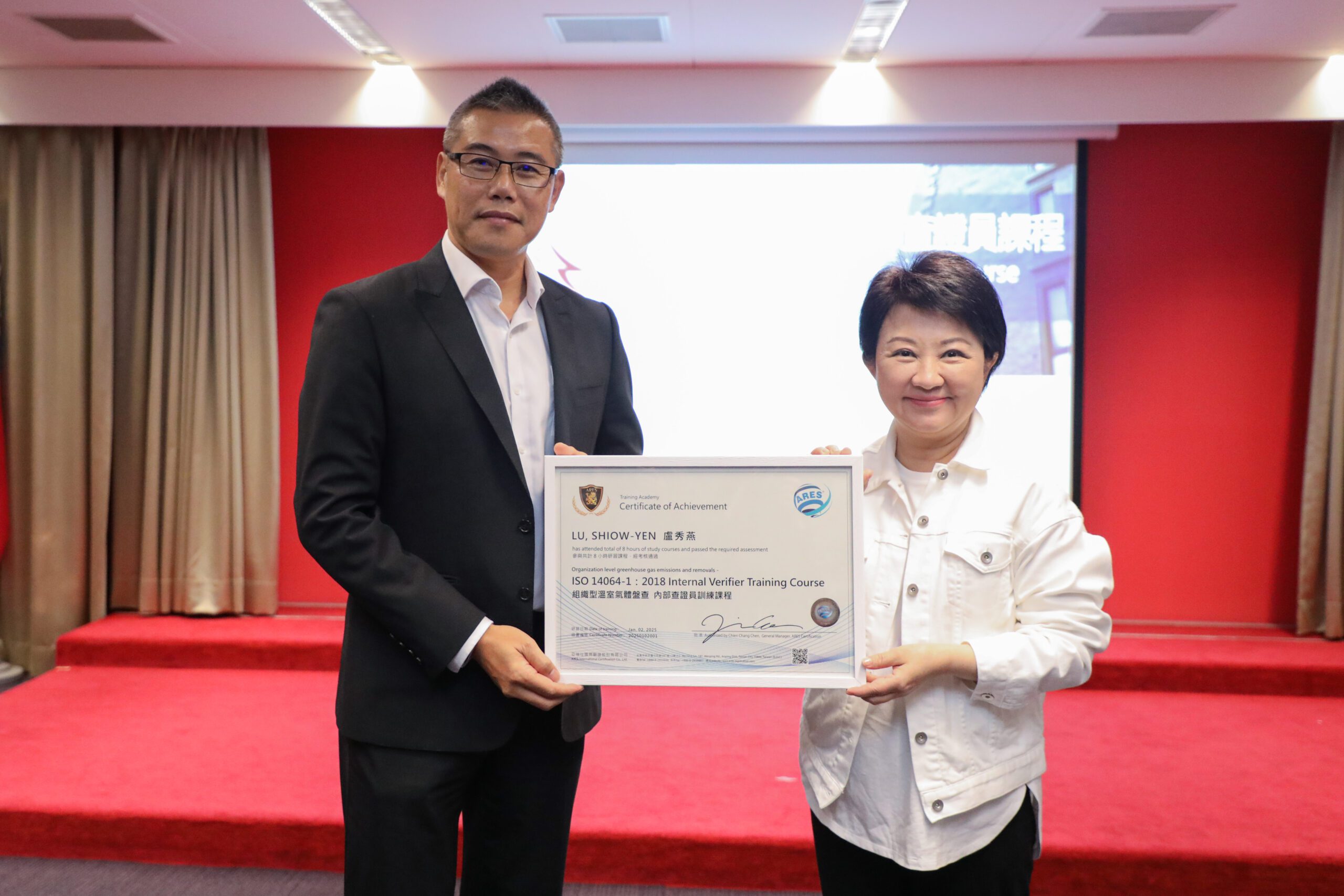 中市府首長全員通過永續淨零專業認證 　盧市長：共同打造永續城市