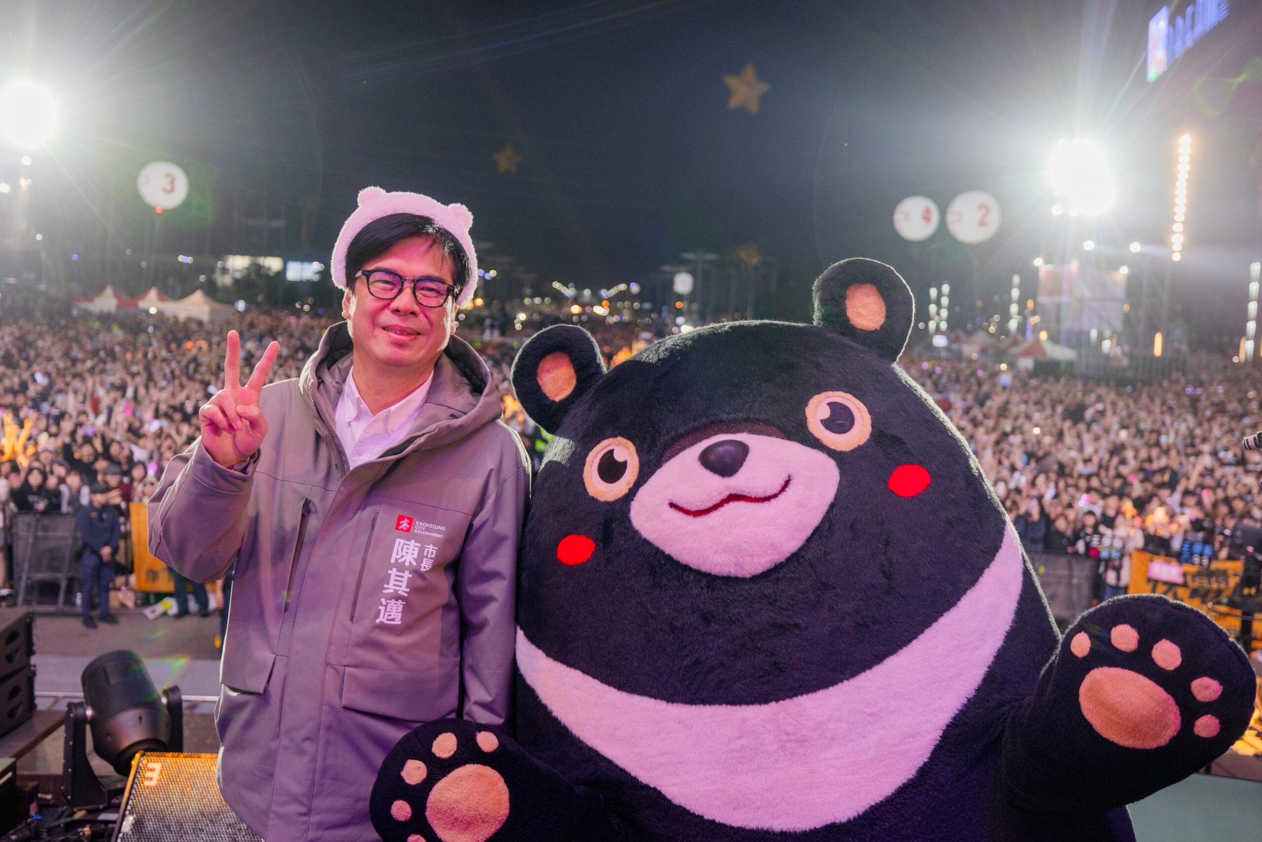 高雄跨年晚會31萬人倒數 250秒花火喜迎設市百年 高雄跨年晚會31萬人倒數 250秒花火喜迎設市百年