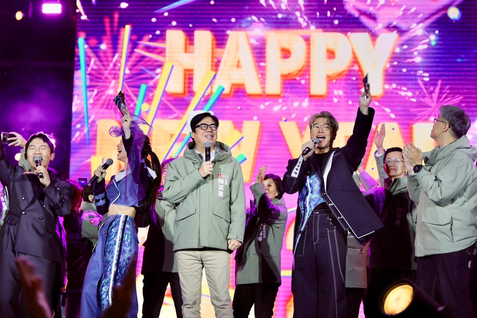 高雄跨年晚會31萬人倒數 250秒花火喜迎設市百年 高雄跨年晚會31萬人倒數 250秒花火喜迎設市百年