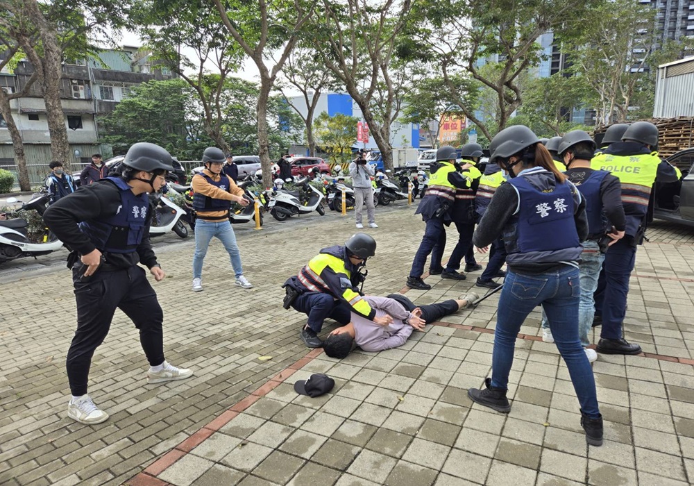 中和警防搶演練震撼逼真 科技辦案打擊犯罪快狠準 190 248240102a09