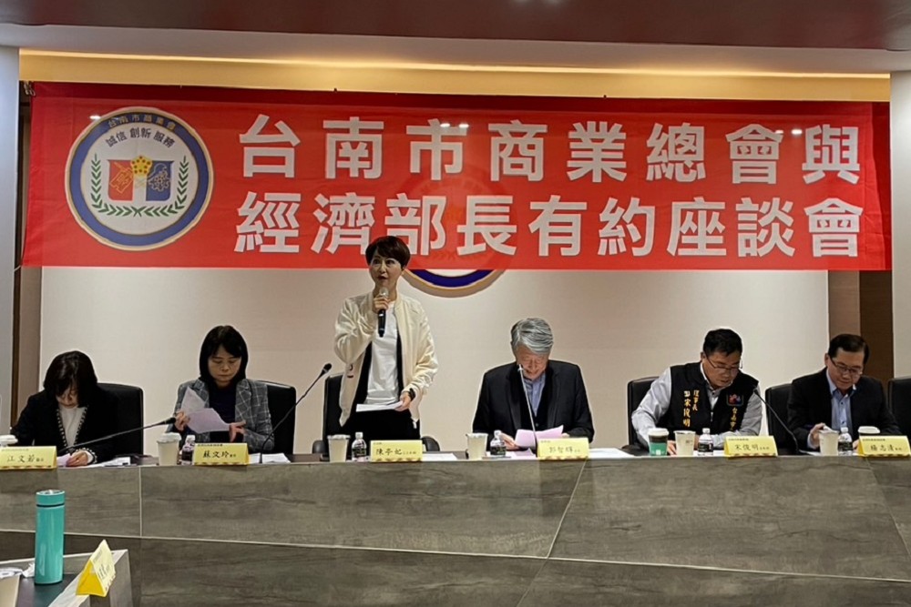 陳亭妃安排經濟委員會南下座談　郭智輝：打響台灣品牌須公私協力 201