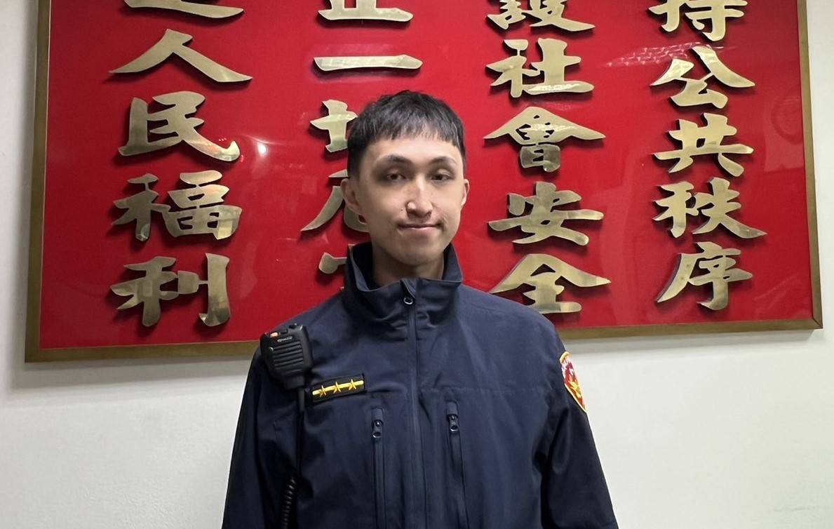 民族路派出所警員陳冠閔表示,對於獨居或失智的高齡者,家人及照護者應格外留意其日常生活與外出狀況。(記者 黃荷琇翻攝)