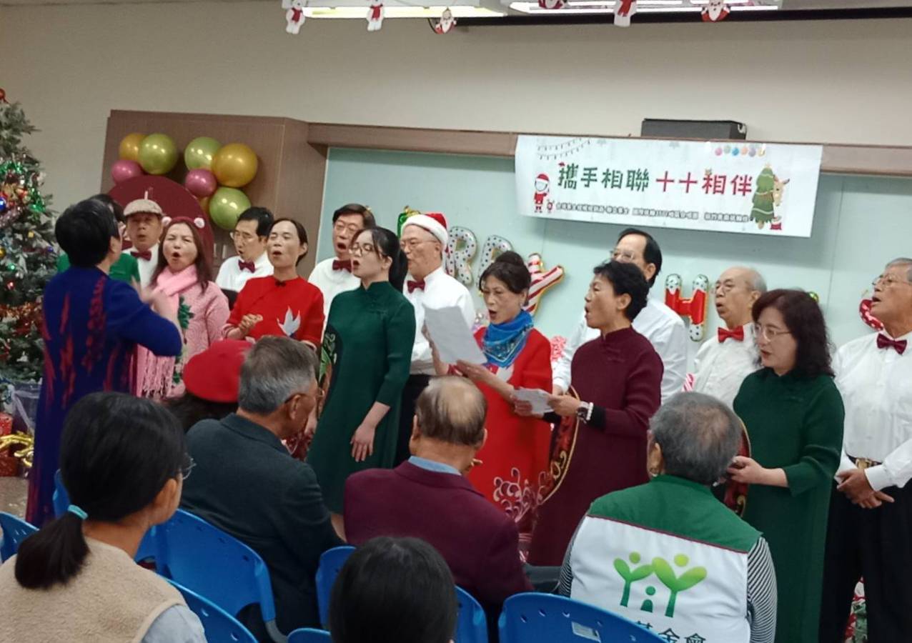 國際扶輪社3501地區合唱團獻唱,祝福家扶孩童美夢成真。(圖/記者黃溎芬攝影)