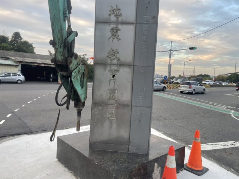 圖文:霧峰乾溪路口交通工程進行改善 完工後將提升行人安全。