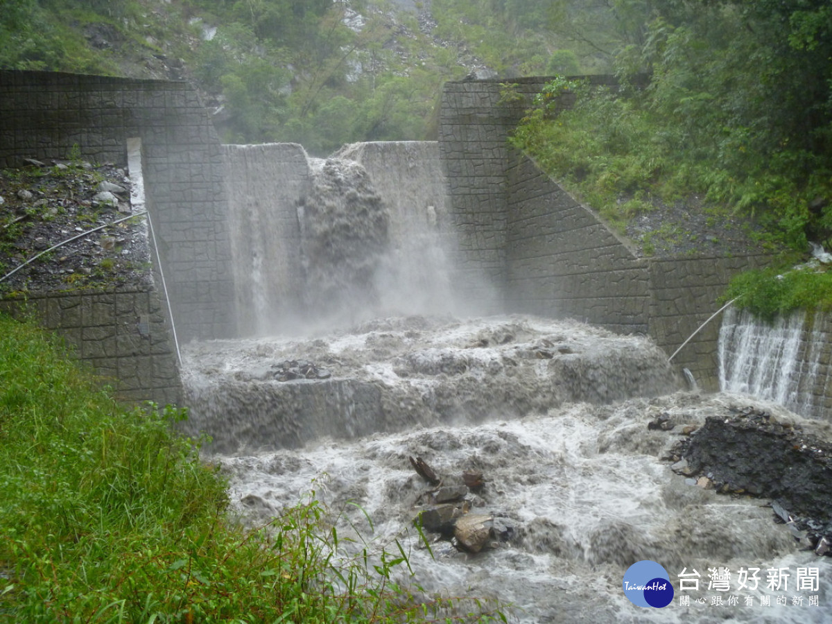 颱風豪雨常帶來漂流木。(林業及自然保育署南投分署提供)