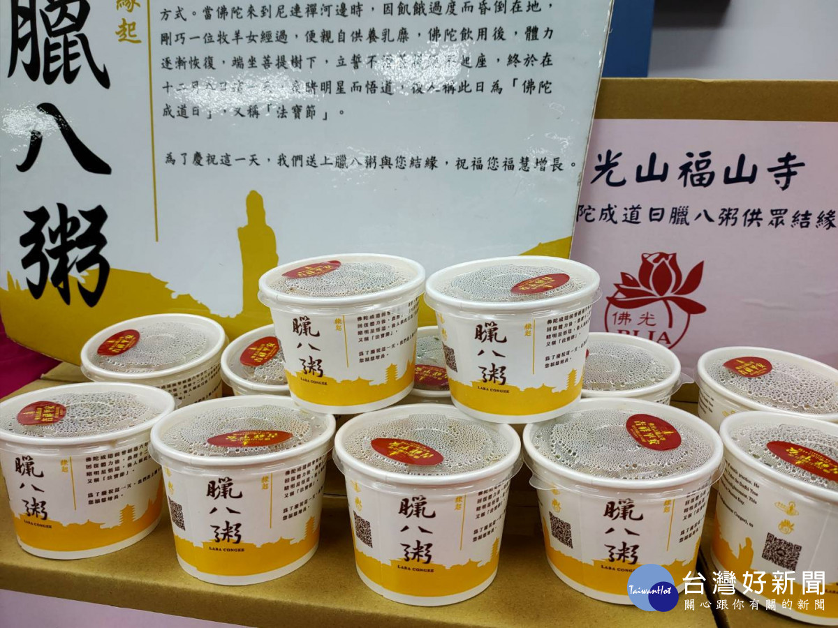 予縣府府內各單位同仁分享結緣。圖/記者鄧富珍攝