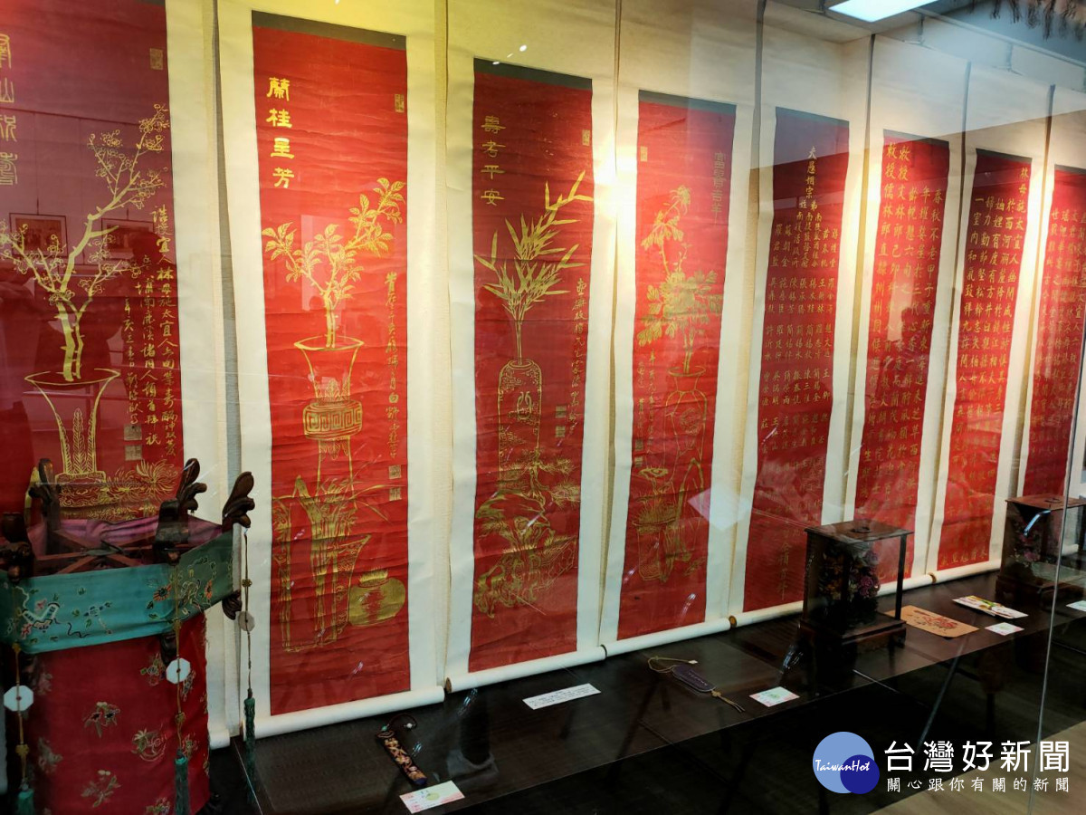 臺灣喜壽古文物展「雙喜臨門」，懷舊傳統婚禮與祝壽慶典吉祥物。圖／記者鄧富珍攝