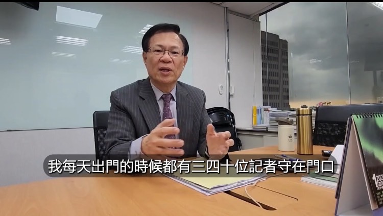 張啓楷表示,柯文哲說,他每天出門的時候都有三、四十位記者守在門口,「我怎麼可能跑啊?」。(圖/張啓楷國會辦公室)