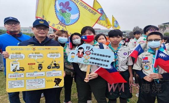 「2025雲林縣元旦升旗典禮」 虎尾警分局交通疏導之餘不忘交安宣導