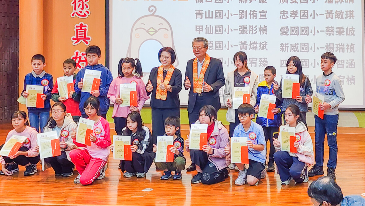 ▲靈鷲山高屏區普仁獎今天在高雄市立美術館舉行隆重頒獎典禮,共有86位學子獲此殊榮。(圖/記者黃淑貞攝)