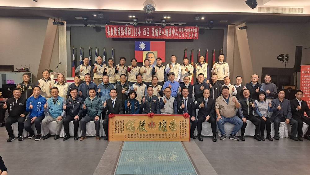 ▲蕭吉森在各界祝福下，接嘉義市後備中心主任，允將發揚忠義精神。（圖/記者陳惲朋翻攝）