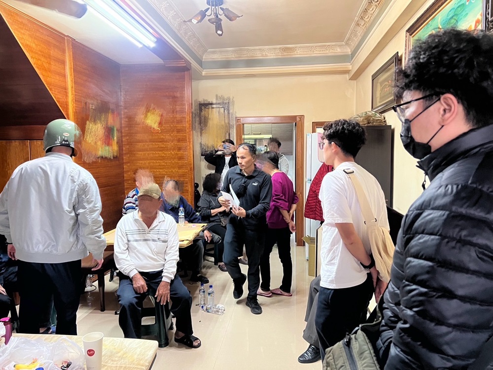 全員逃走中 破天九牌賭場賭客四散躲超商公園車庫 234 cnews204250105a03