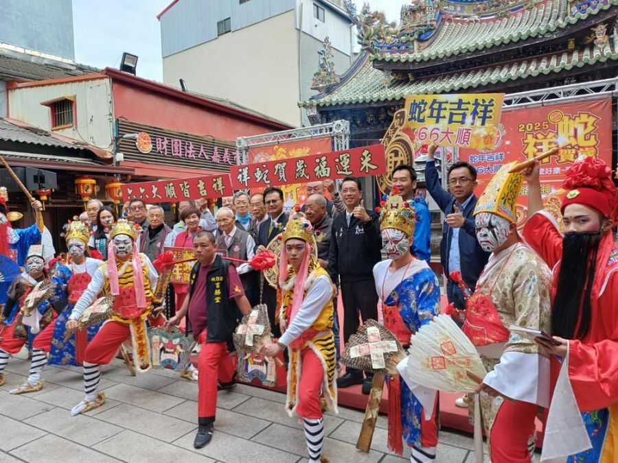 嘉義城隍廟推出「祥蛇賀歲」錢母　呼拰富貴瑞氣一整年