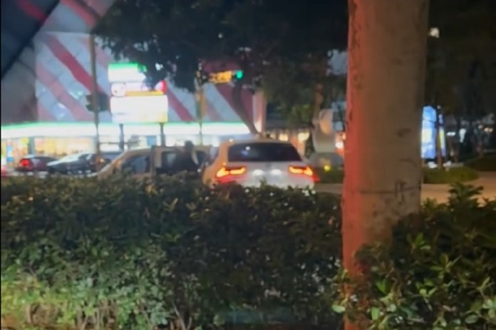 【有片】火爆畫面曝!疑行車糾紛 一言不合竟開車衝撞 95 sf54 1