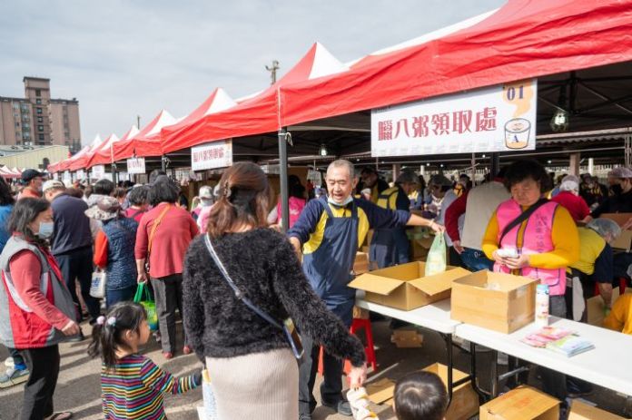 佛光山桃園講堂慶祝法寶節 發放臘八粥結緣 80 20250105140501658